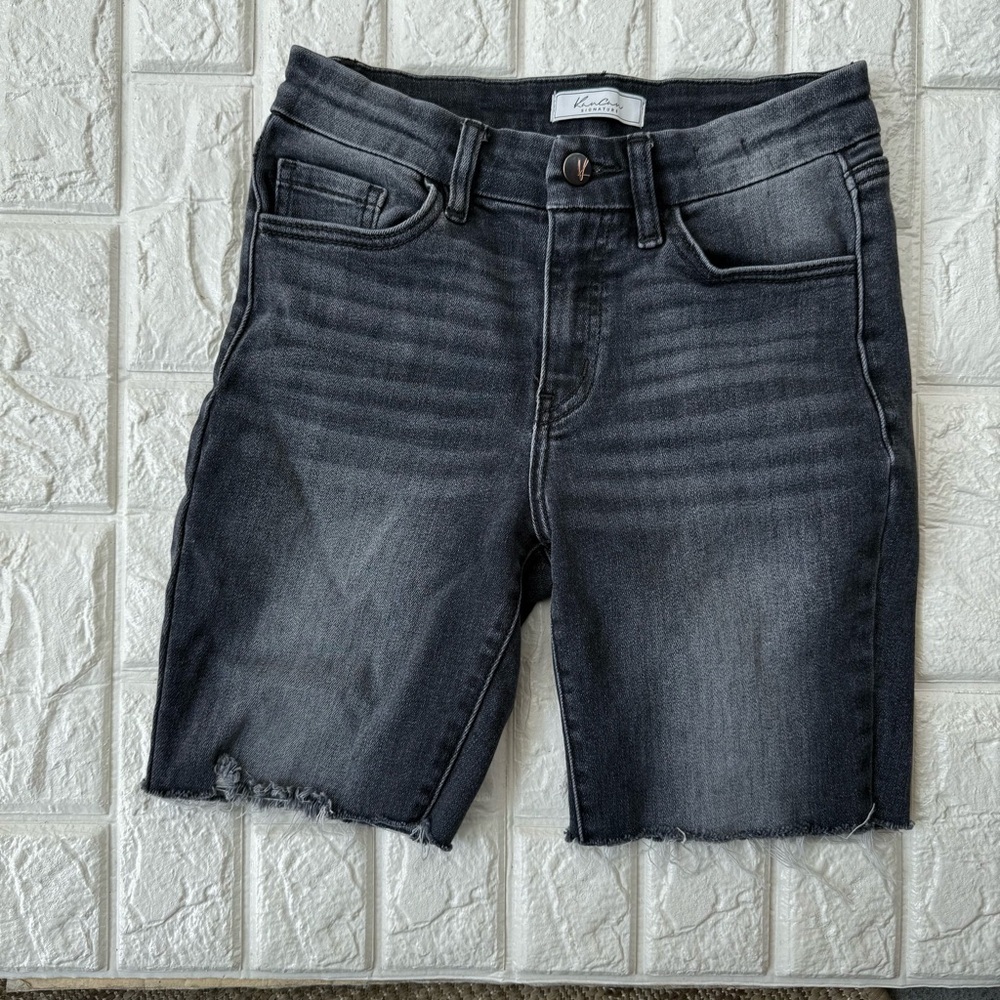 KanCan Signature Mid-Rise cutoff Distressed shorts Size 25